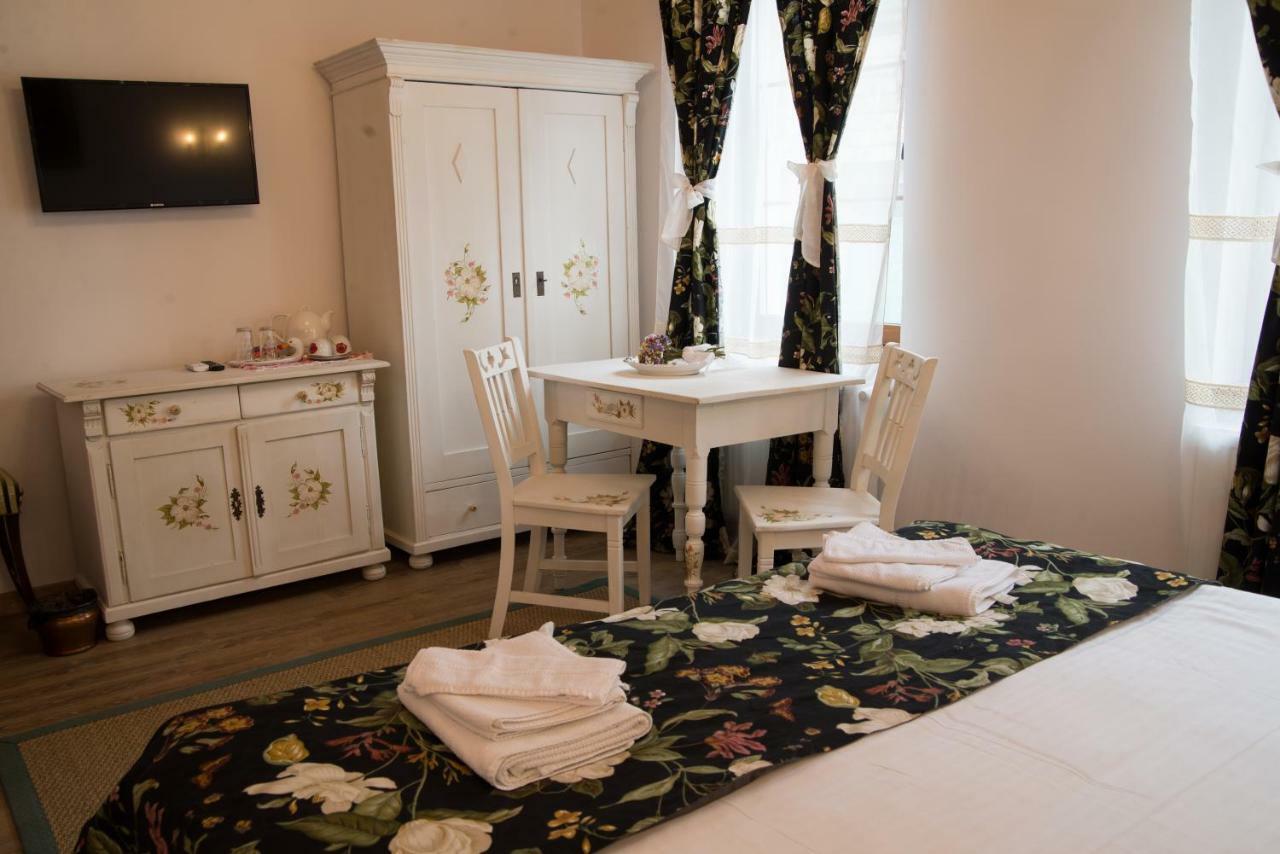 Hotel Carolina House à Sighişoara Extérieur photo